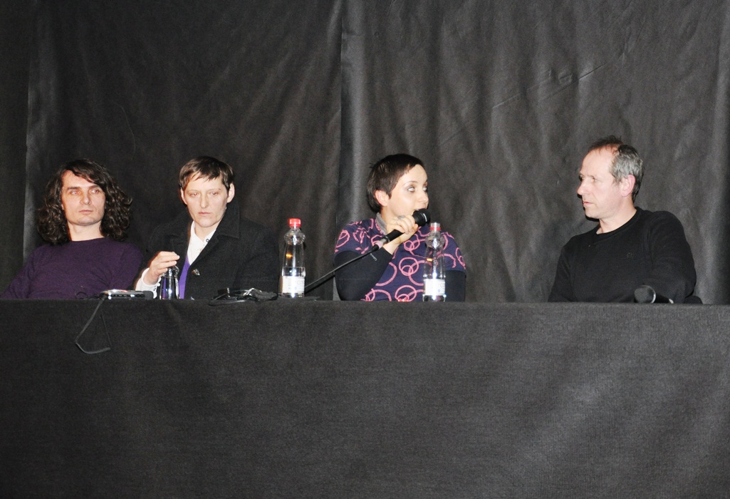 Jure Longyka, Xenia Jus, Katarina Juvančič in Peter Andrej na okrogli mizi o kantavtorstvu (foto: Odzven)